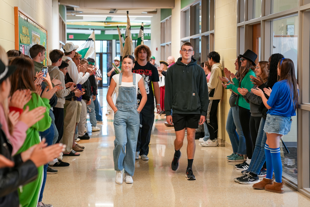Kade Schweikhardt and Olivia Brumbaugh Clap Out