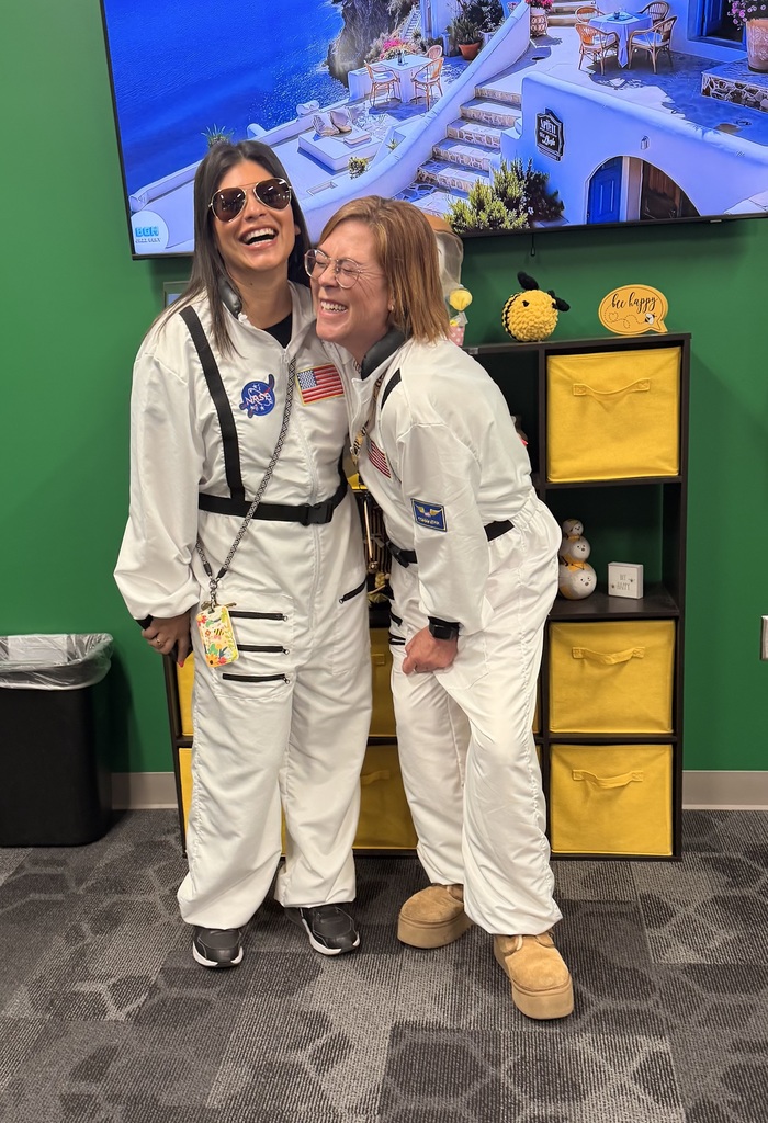 Mrs. Elam & Ms. Pfeiffer’s class blasted into a fun week of learning as we celebrated the splashdown of Artemis II!