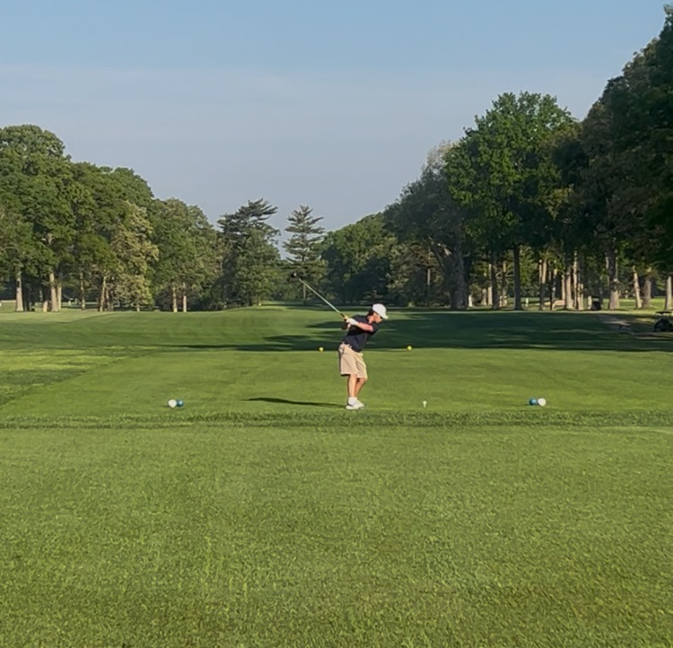 Senior Max D’Orazio tees off!
