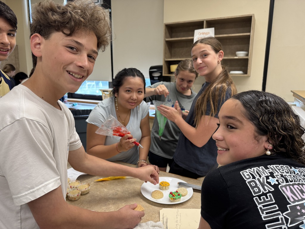 Ms. Sciara's 8th grade FACS students preparing for the Cupcake Wars