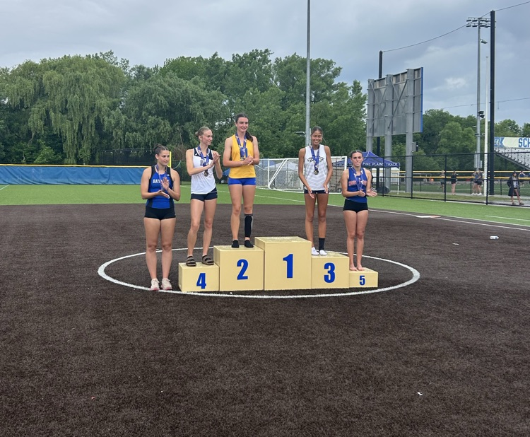 Congratulations to freshman Felicity Nuzzi on placing 3rd in the 100m High Hurdles!