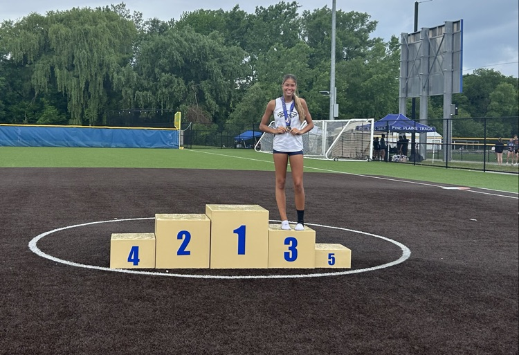 Congratulations to freshman Felicity Nuzzi on placing 3rd in the 100m High Hurdles!