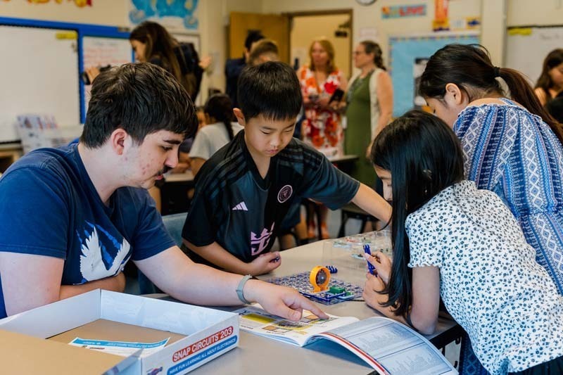 On May 20, six members of Bethpage High School’s award-winning robotics team, the Regal Eagles, visited Kramer Lane Elementary School to lead a series of engineering workshops for fifth grade students.