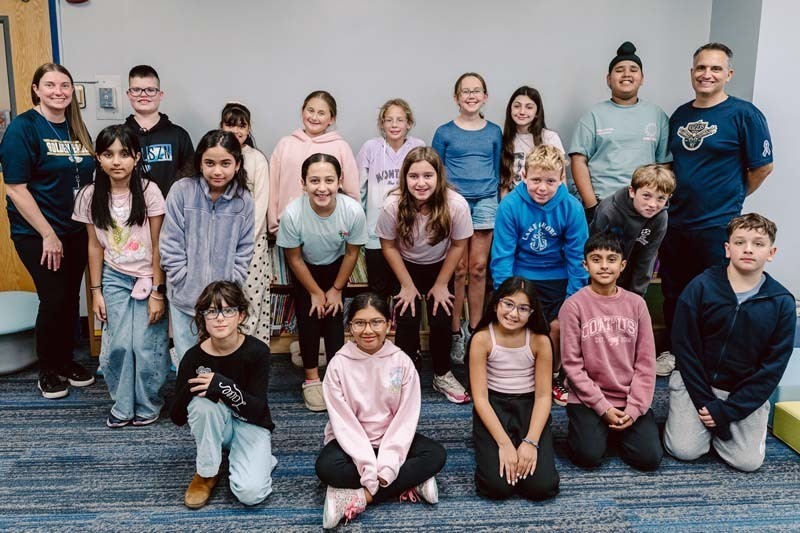 Group photo of students and teachers.