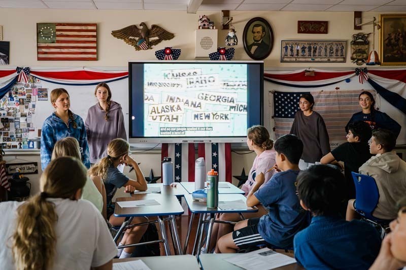 Bethpage High School’s Civics Club visited JFK Middle School to lead an interactive lesson on the U.S. Constitution and the three branches of government.