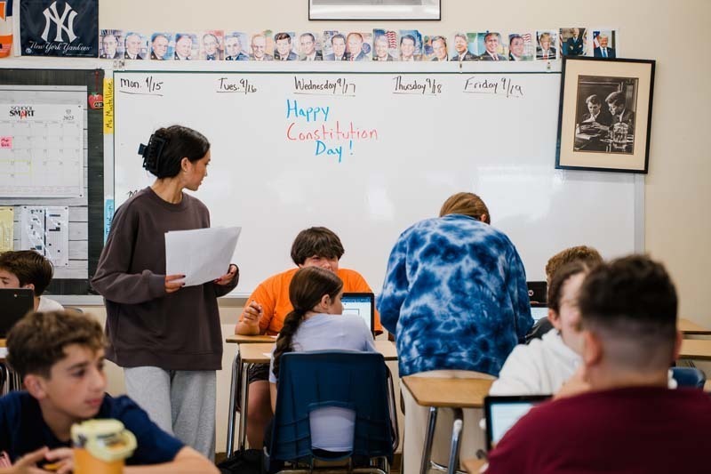 Bethpage High School’s Civics Club visited JFK Middle School to lead an interactive lesson on the U.S. Constitution and the three branches of government.