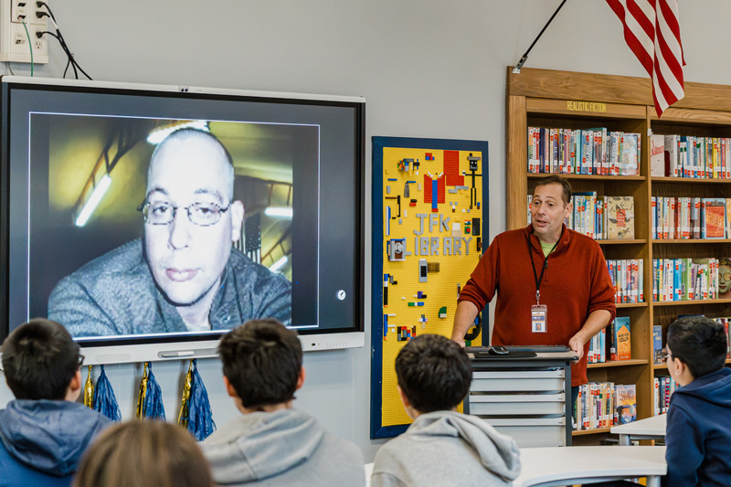 Verdi speaking to students