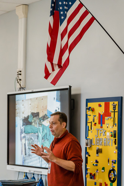 Verdi speaking to students