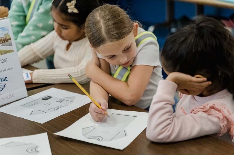 Central Boulevard welcomes new students with ice cream social