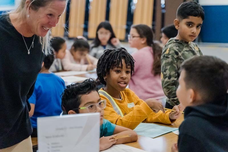 Central Boulevard welcomes new students with ice cream social