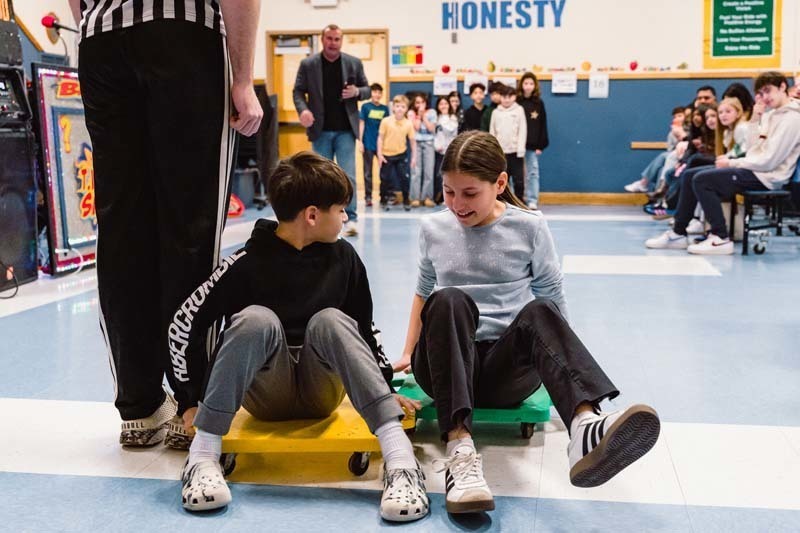 Fifth graders and their families went head-to-head in Hollyrock Entertainment's Are You Smarter Than a 5th Grader? event.
