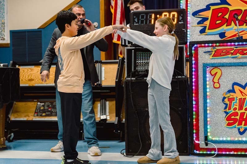 Fifth graders and their families went head-to-head in Hollyrock Entertainment's Are You Smarter Than a 5th Grader? event.