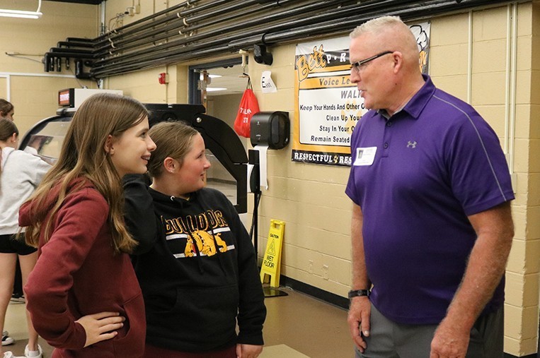Director Freking visiting with MS students