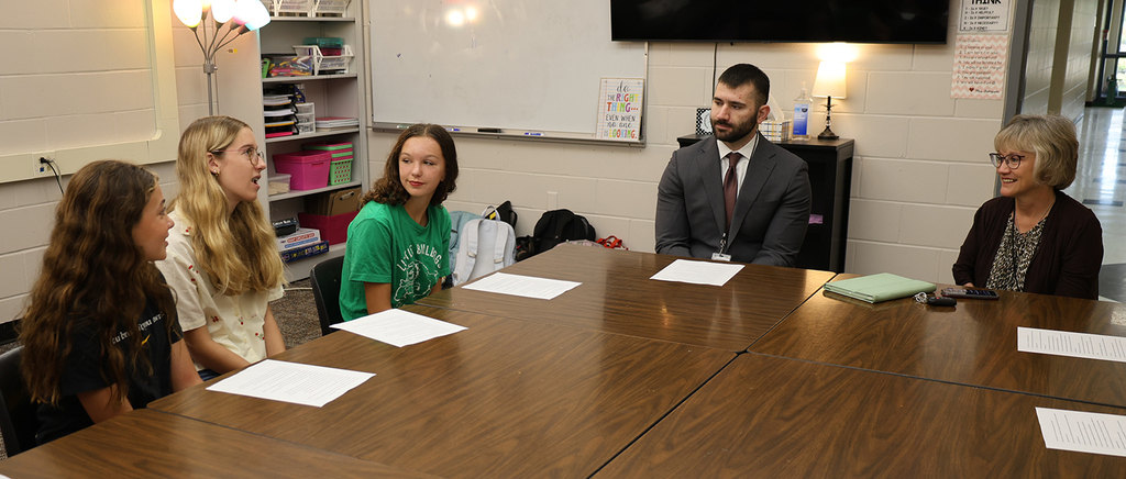 Justice Oxley visits with MS students