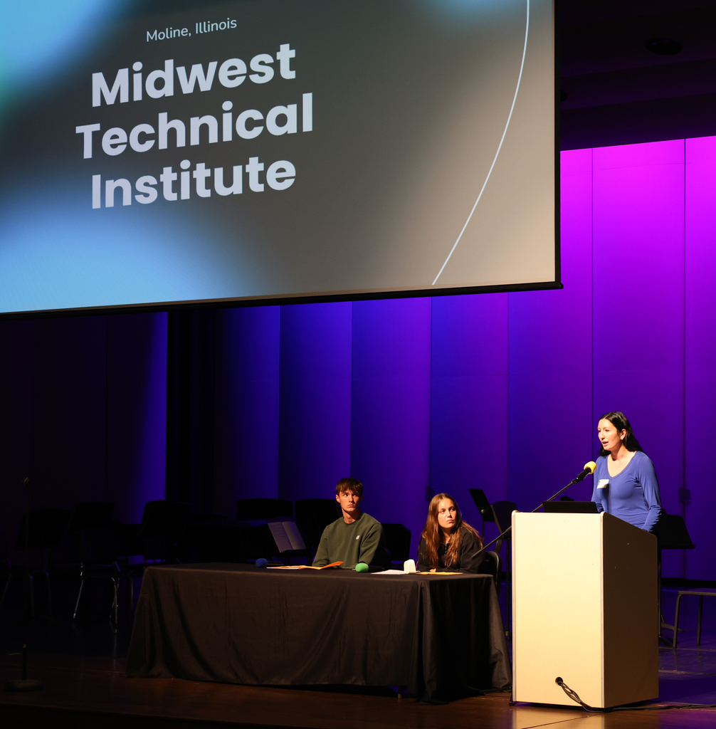 Midwest Technical Institute rep speaking to students