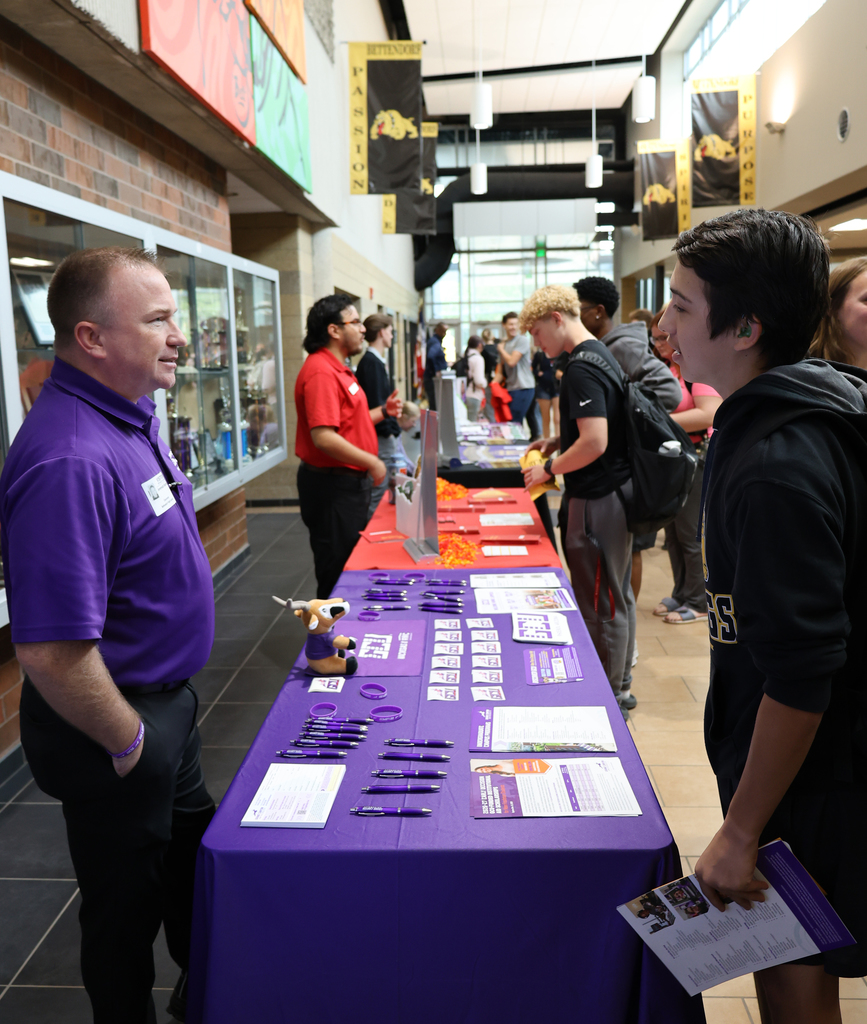Student visiting with a college rep