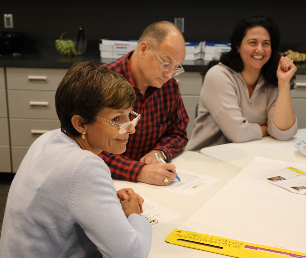 Table discussion at SIAC