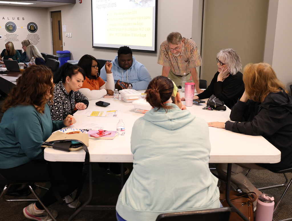 Table discussion at SIAC