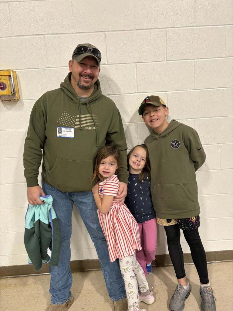 PN Veterans Day - Dad with kiddos