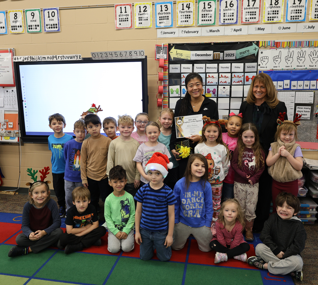 Abbey Dickens, Dr. Morse and her students at Hoover