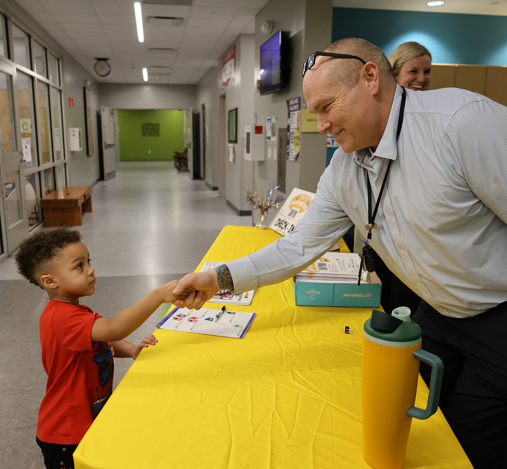 Student shaking hands with the Mark Twain principal