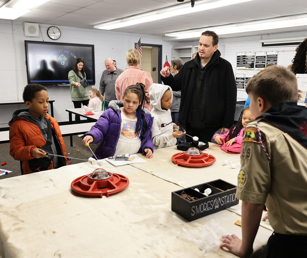 Bett STEAM Expo - Scouting America s'more station