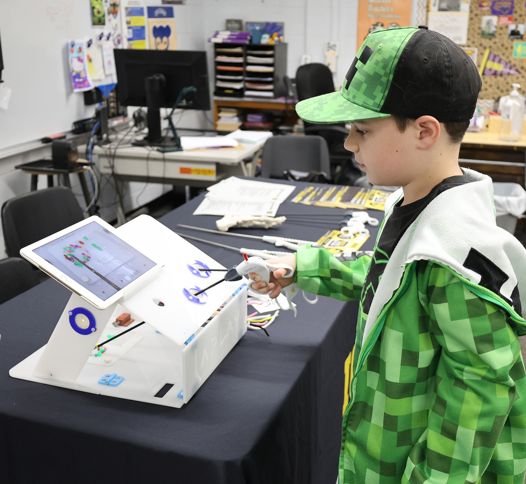 Bett STEAM Expo - U of I Health Care STEM Education arthroscopic surgery