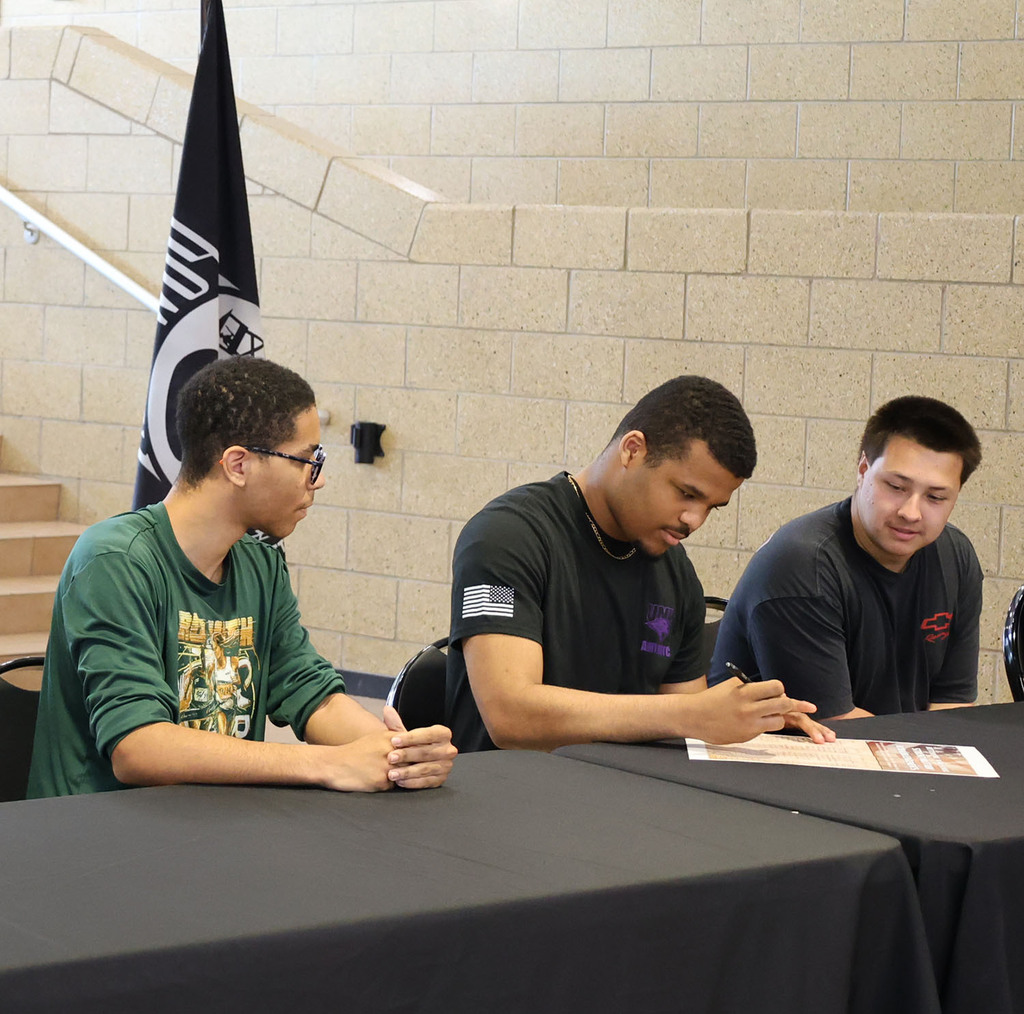 Tavian Willinghan, Armon Williams (signing), and Richard Lemek