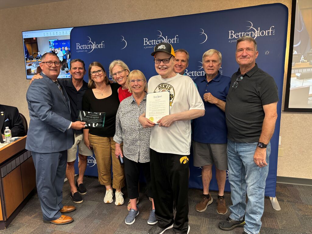 Denis Glynn with his siblings and Mayor Bob Gallagher