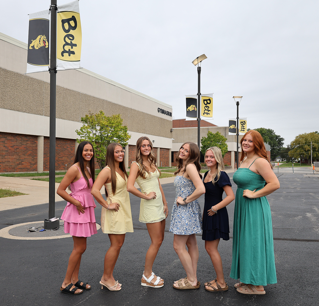 Addison Woelfel , Katelyn Fritz , Haley Engels,  Carolyn Halbur, Lily Curless, and Macy Faust