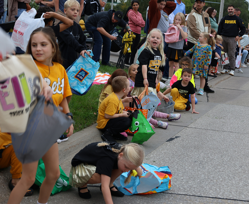Kids excited about catching homecoming parade candy