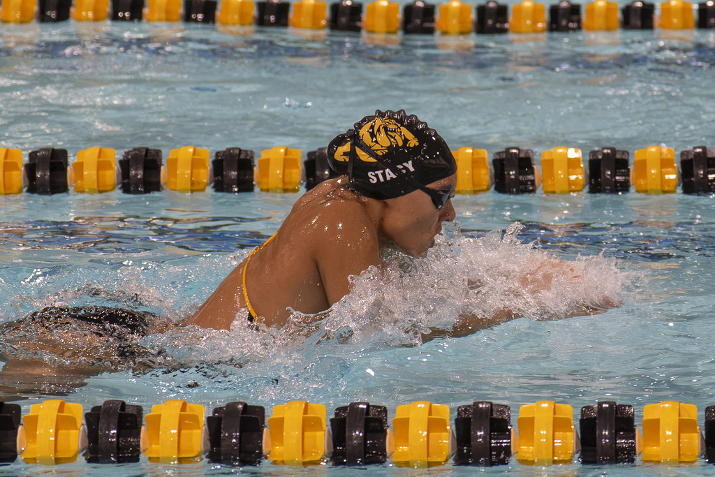 Jaya Stacy competing