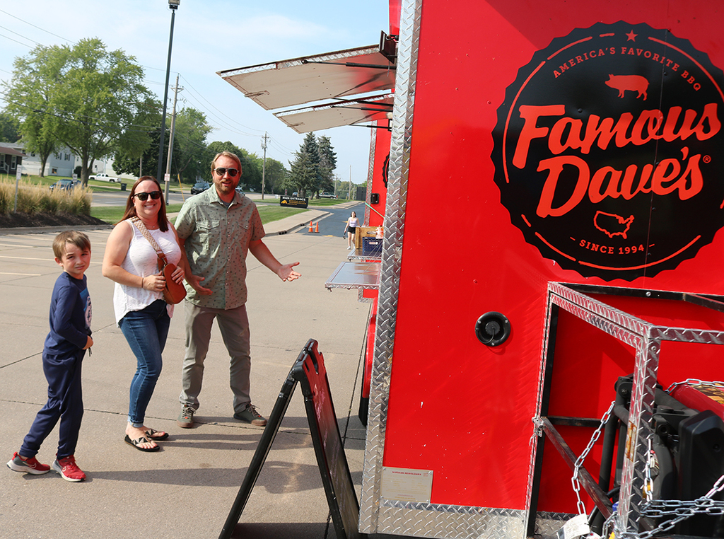 Famous Dave's food truck