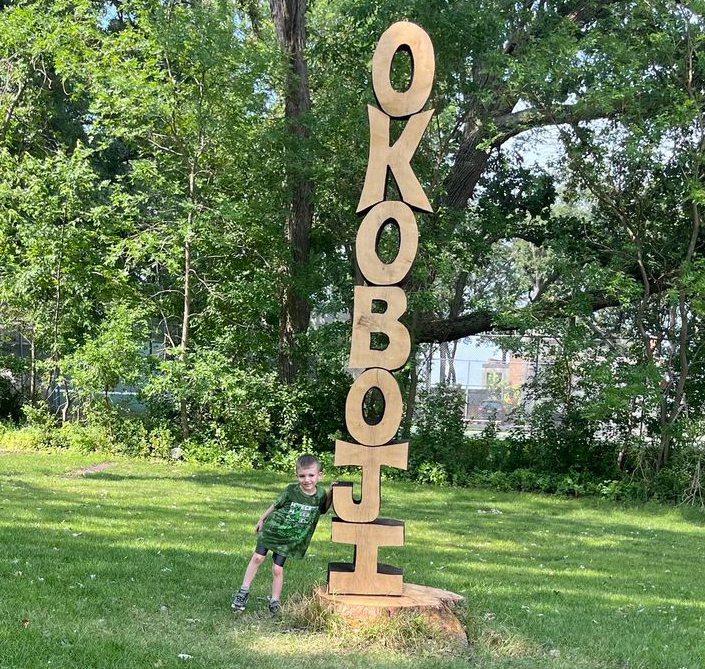 Andrew next to Okoboji tree carving