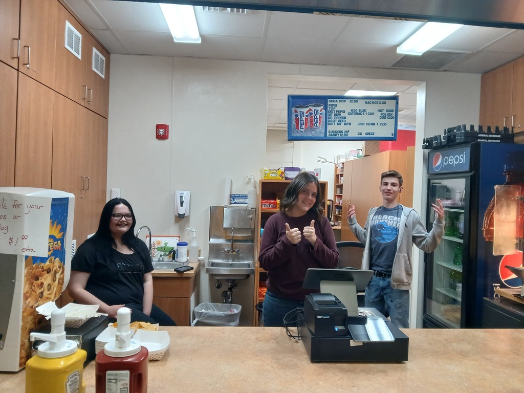 Freshmen class rockin the concessions stand!