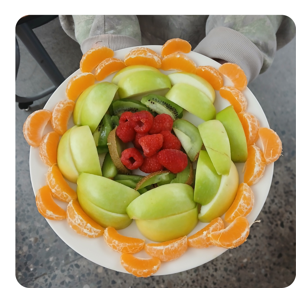 Fruit plate for fruit dip
