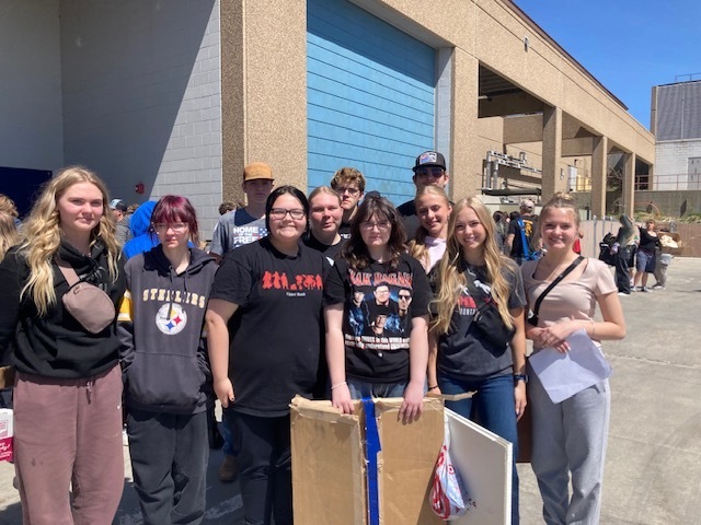 Group photo of State Art students: l-r Maddy McCollam, Lilly Watts, Rylee Morgan, McKayla Davison, Taylor Gifford, Brooklyn Larsen. Back: Cache Thompson, Lilian Wenstrom, Bailey Gifford, Dalan Wambeke, and Masen Twomey