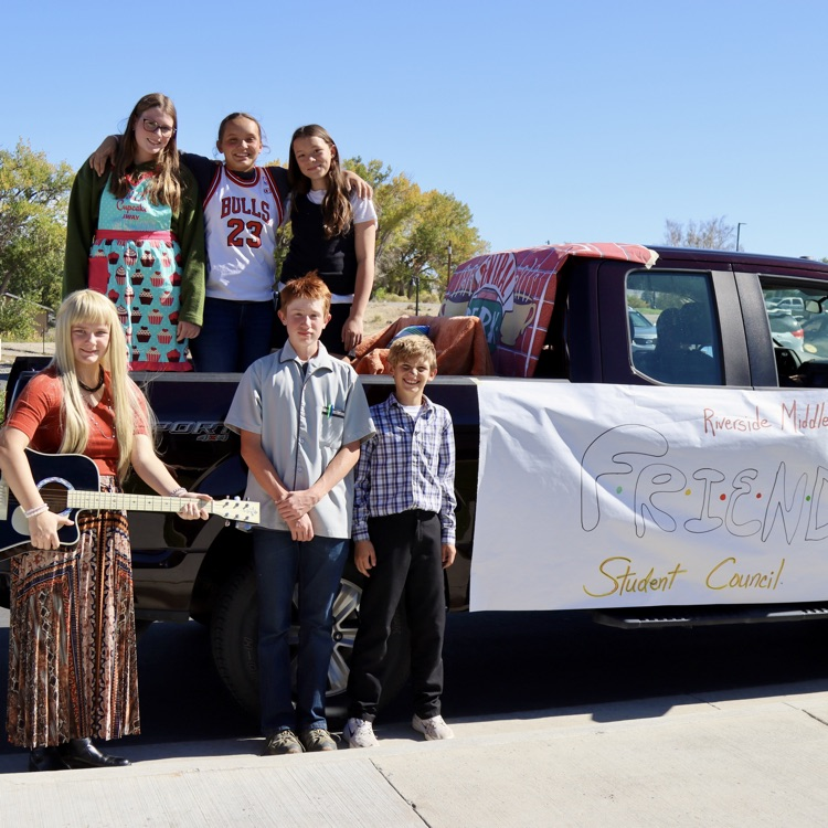Middle School student council float.
