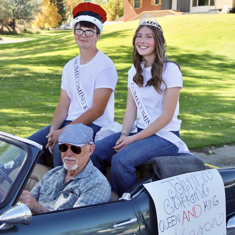 King and Queen in the parade.