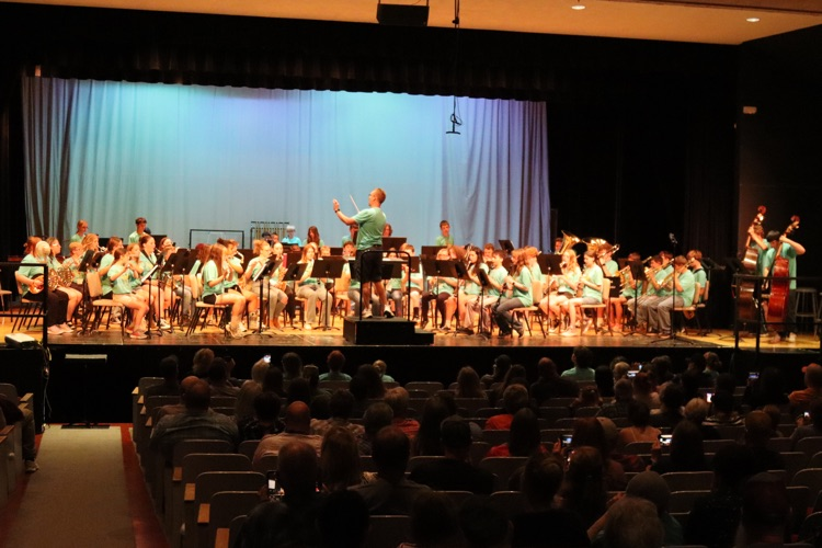 The entire orchestra playing in the final concert  