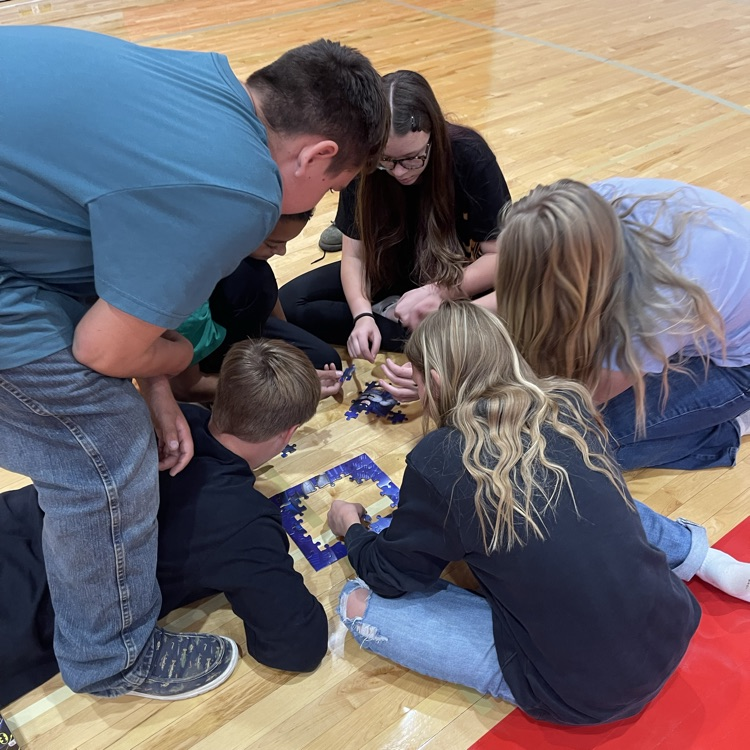 everyone’s working together! #teamwork
