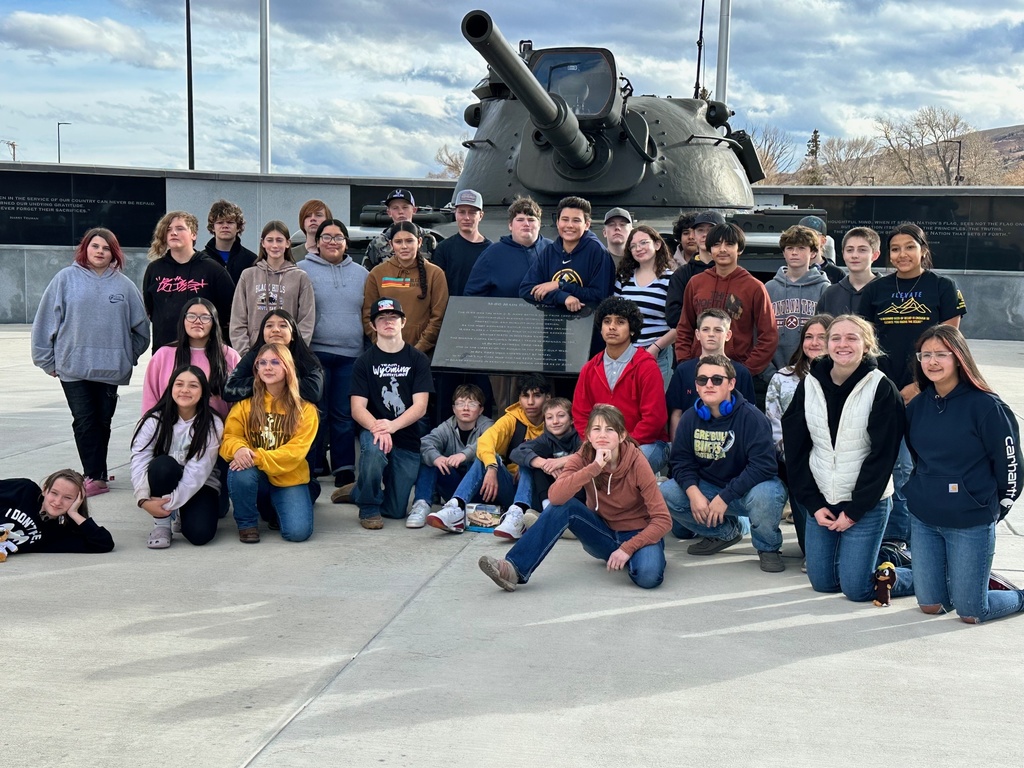 8th Grade class photo field trip to Dubois