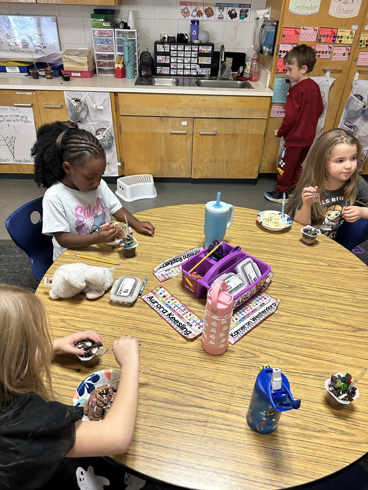 kids eating ice cream