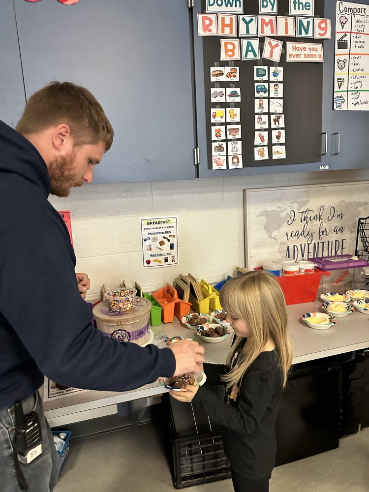 kids eating ice cream