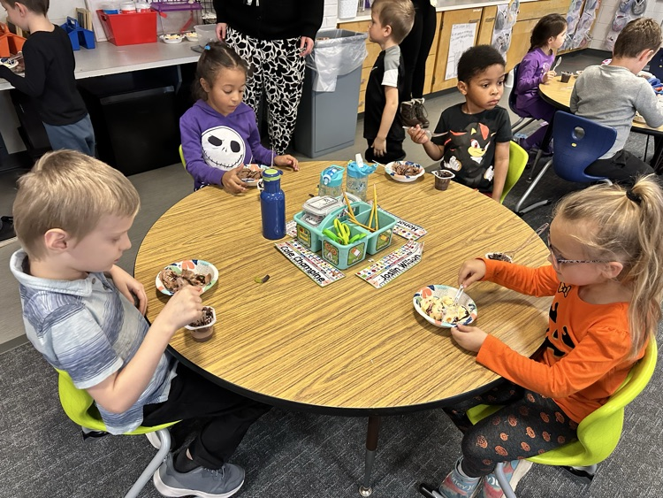 kids eating ice cream