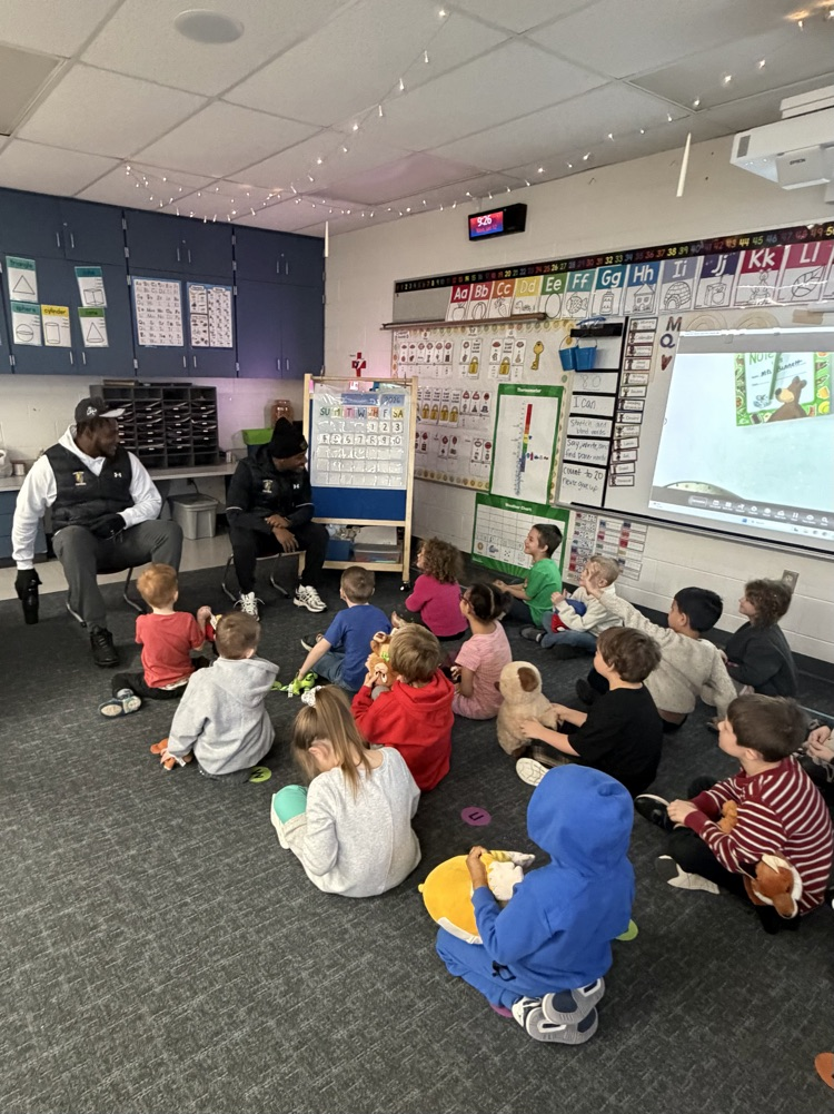 reading to students 