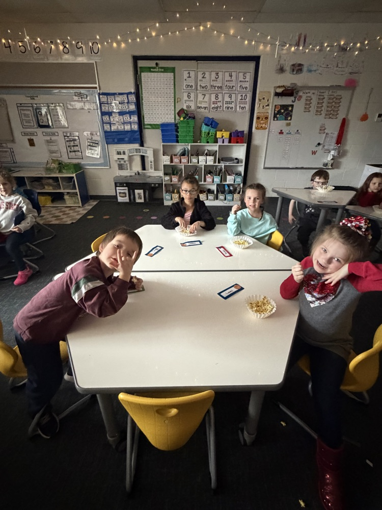 students eating pocorn