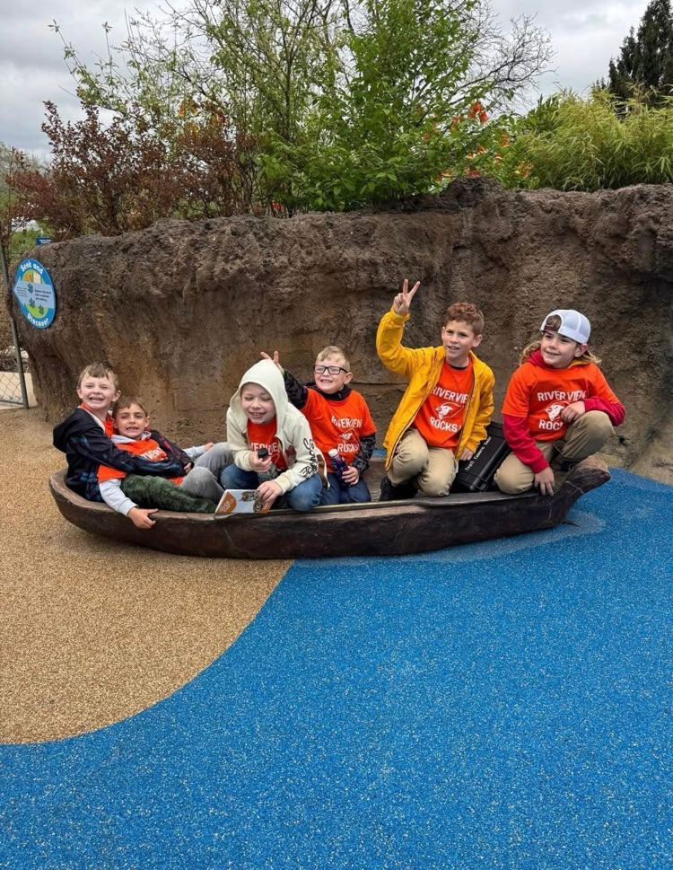students at zoo