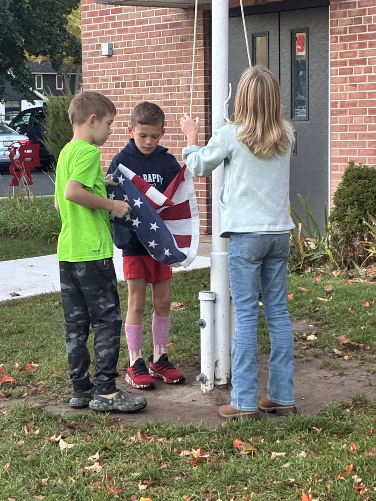 Patriot leaders putting up the flag