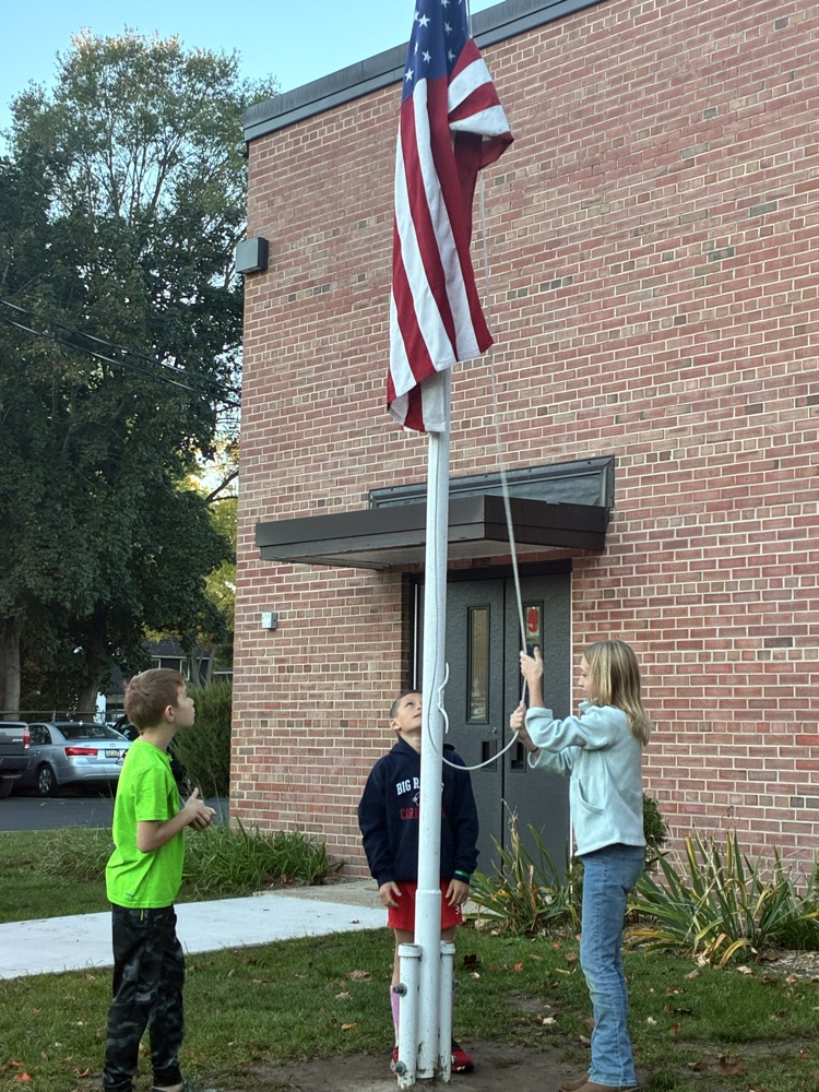 Patriot leaders putting up the flag